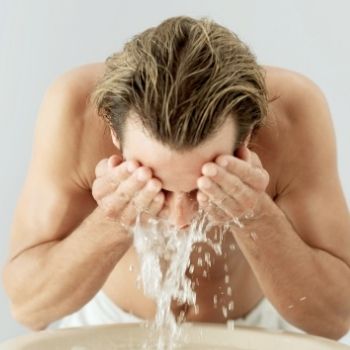 Lavare il viso